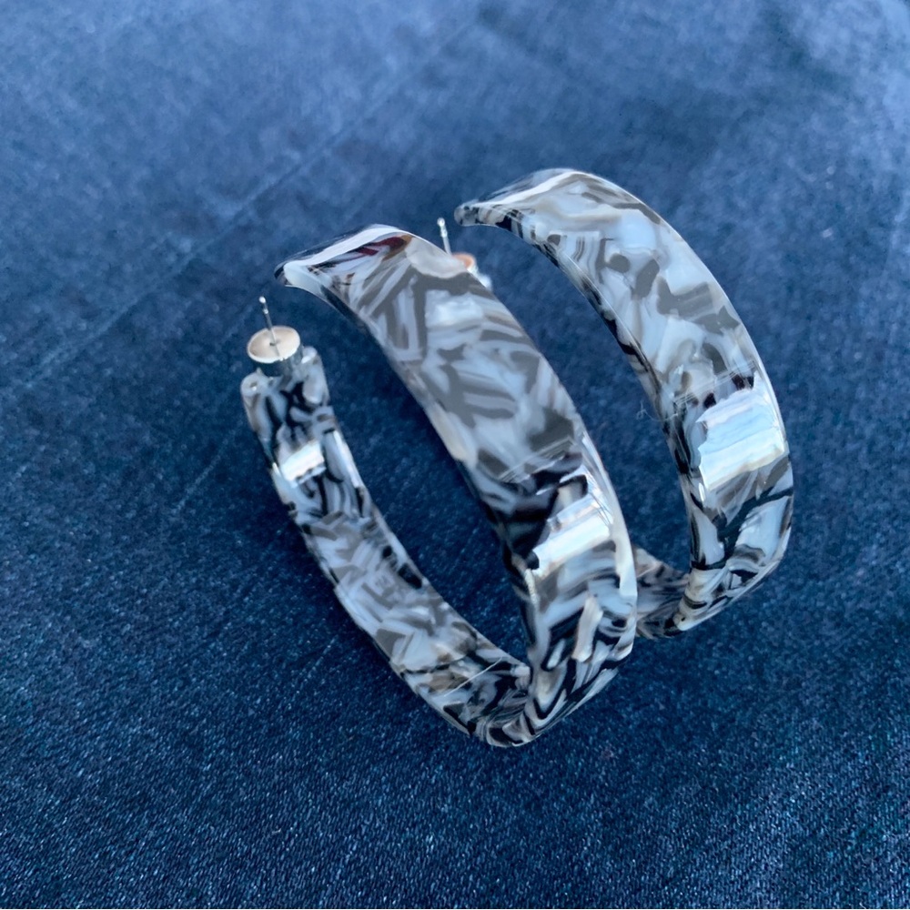 BANANA REPUBLIC large resin hoop earrings